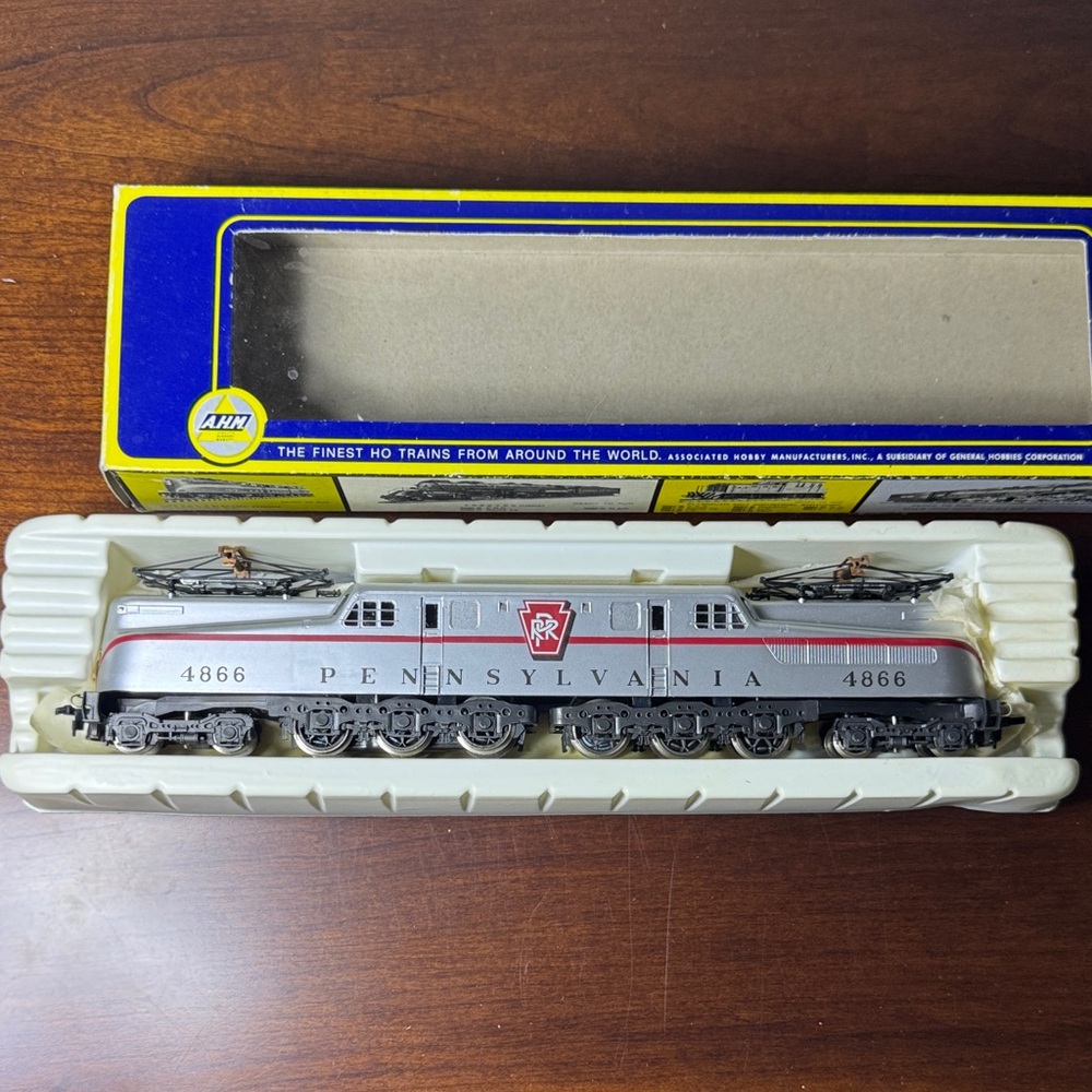 AHM Pennsylvania GG-1 HO Scale Silver-Red Model Train Locomotive (New)